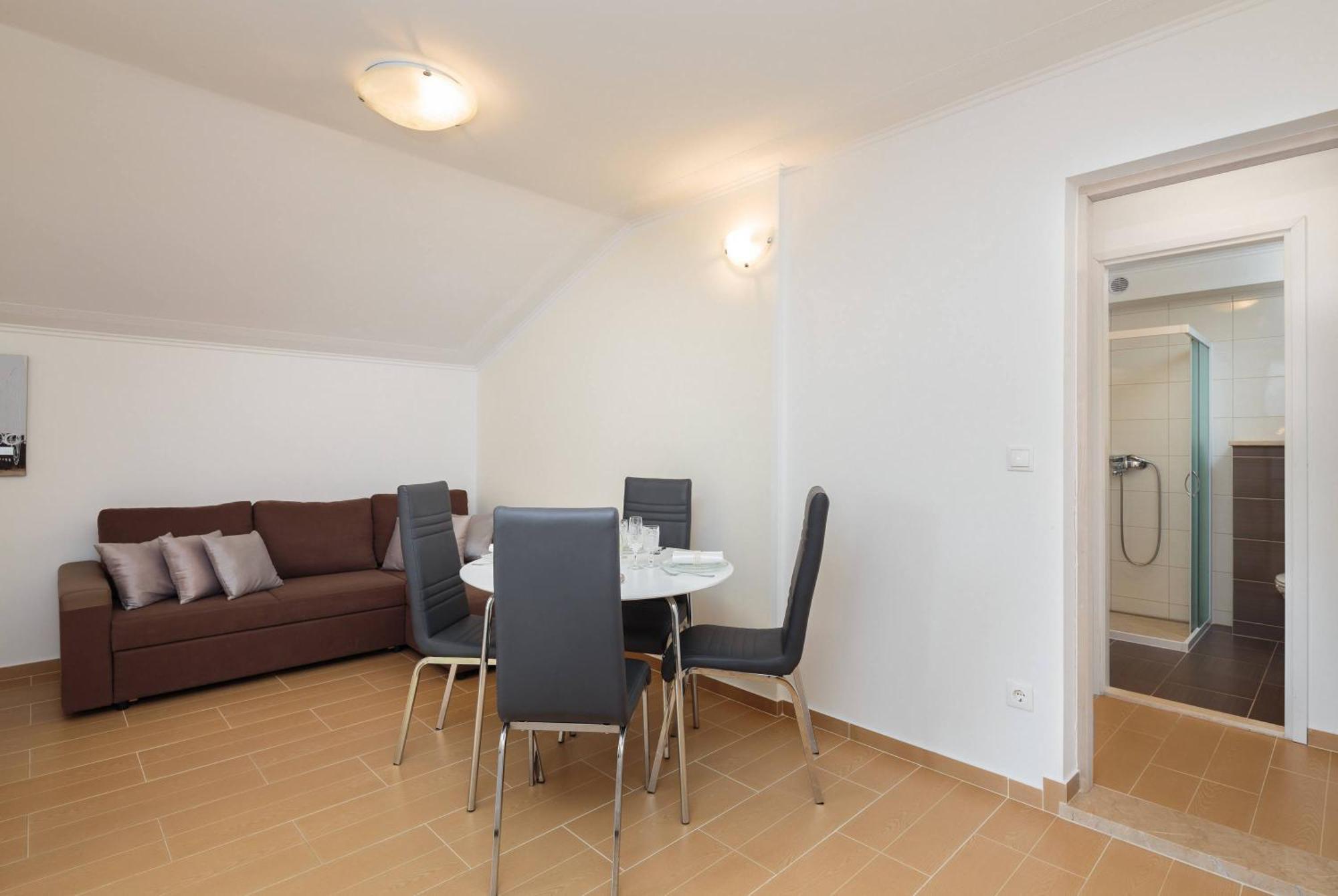Apartment Krzelj โตรกีร์ ภายนอก รูปภาพ