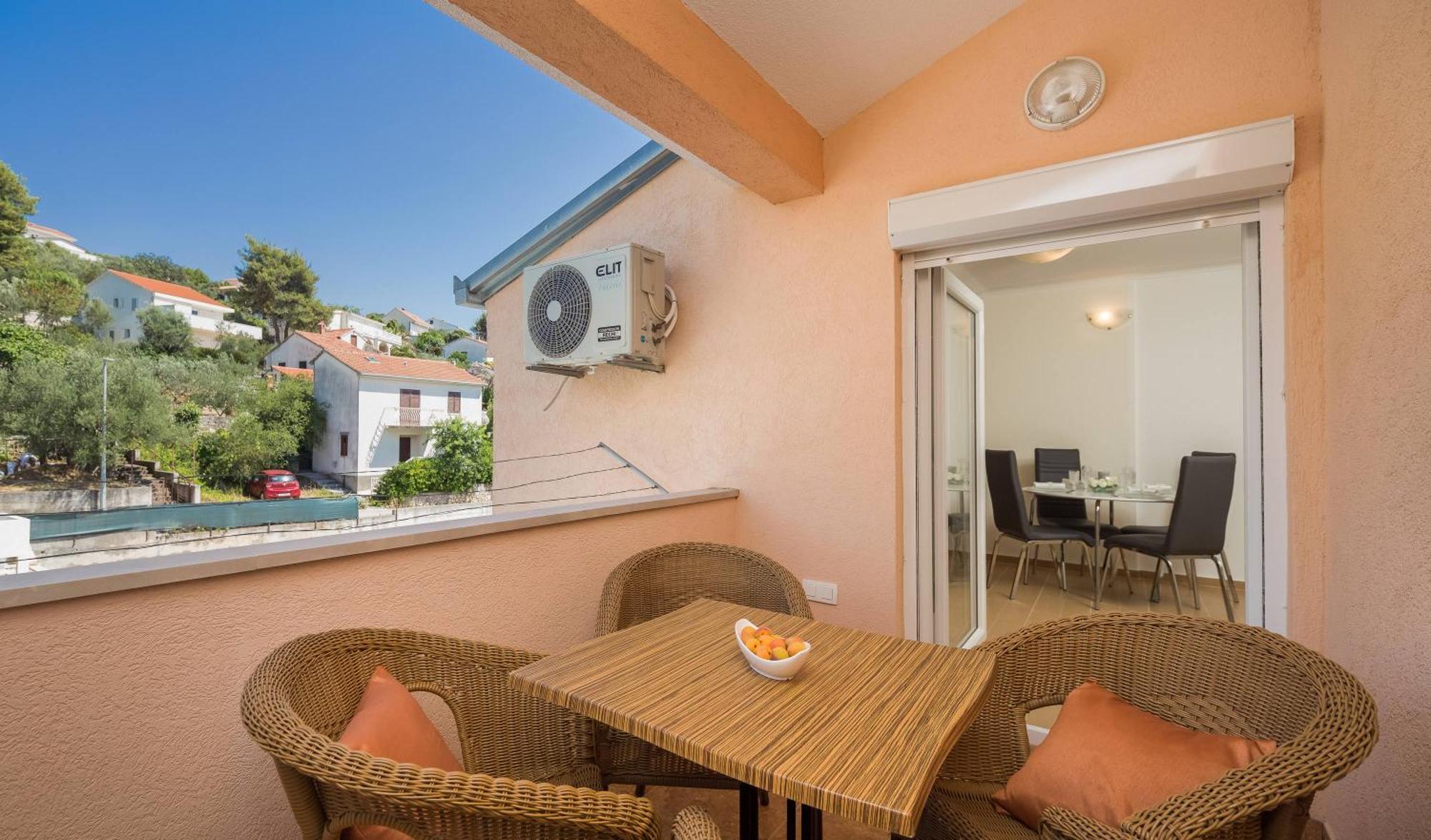 Apartment Krzelj โตรกีร์ ภายนอก รูปภาพ