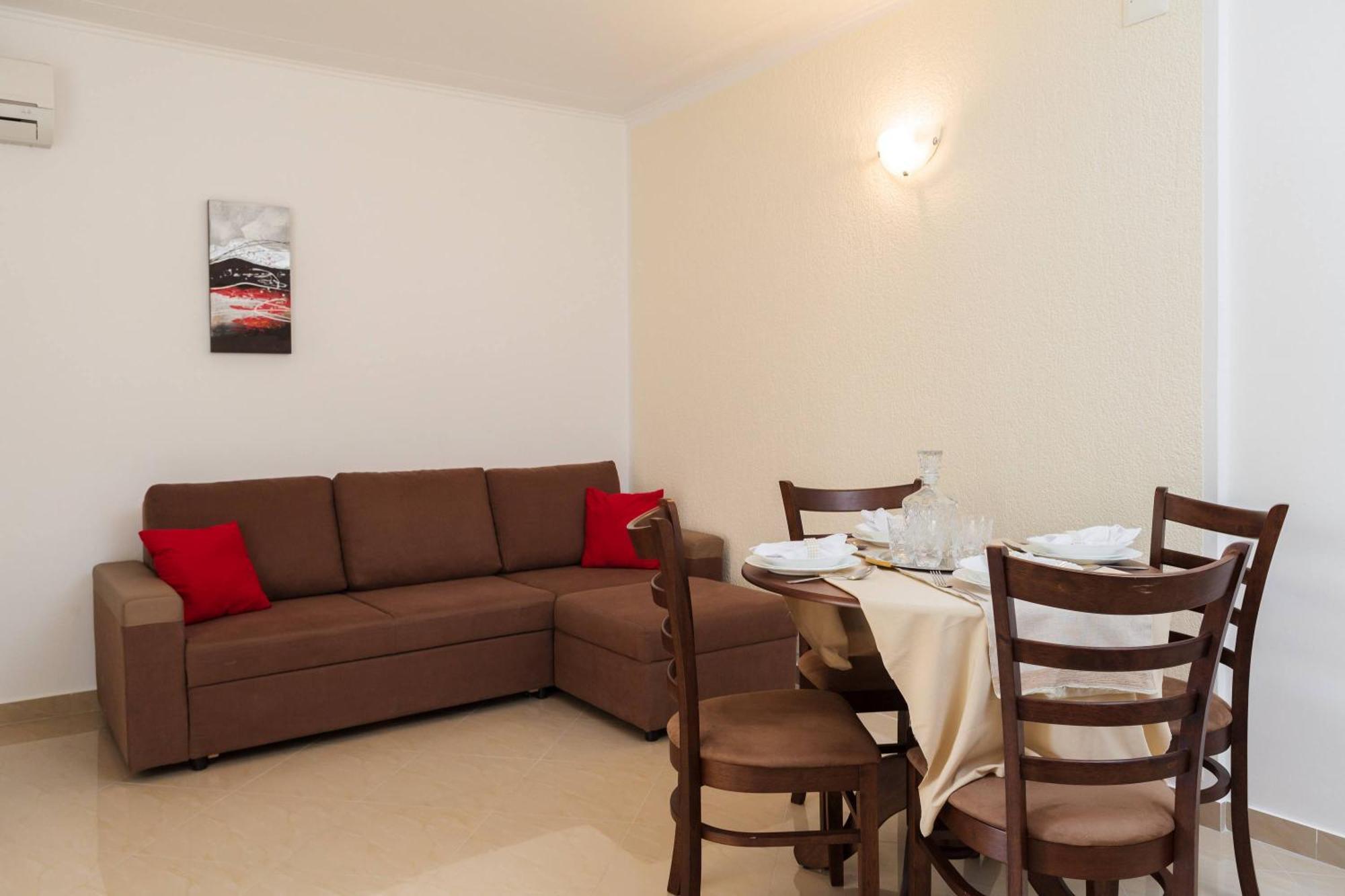 Apartment Krzelj โตรกีร์ ภายนอก รูปภาพ