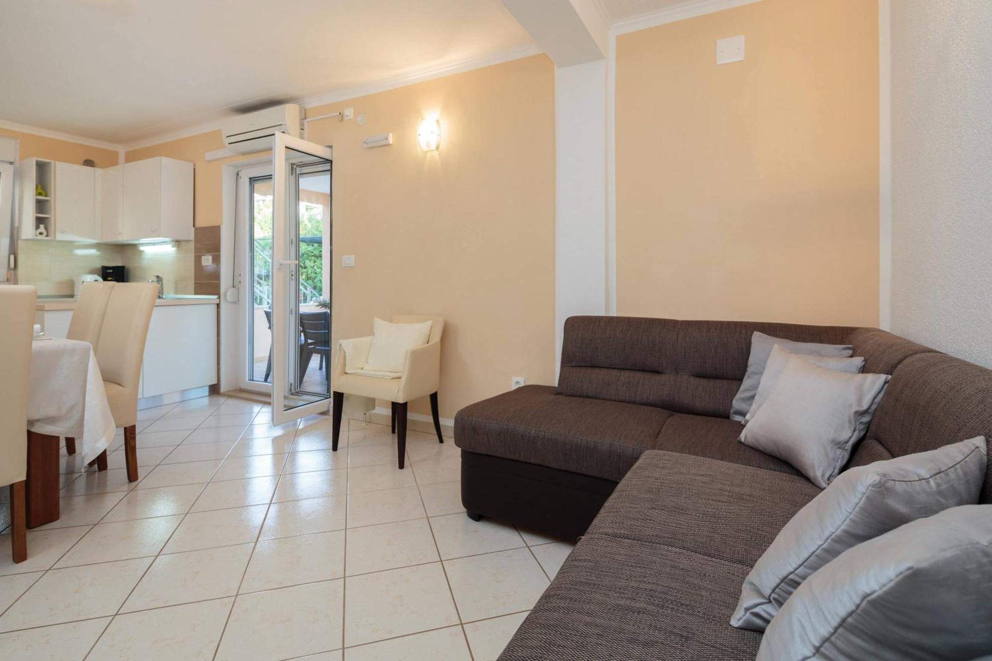 Apartment Krzelj โตรกีร์ ภายนอก รูปภาพ